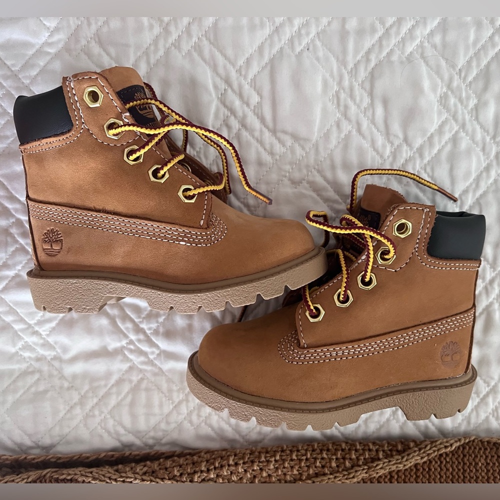NEW TIMBERLAND CLASSIC 6 IN. WATERPROOF BOOT WHEAT NUBUCK (6 M/M Toddler)